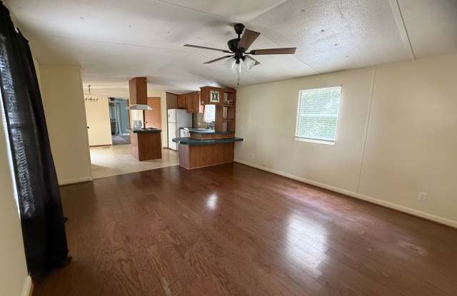 3 bedroom, 2 bath Mobile Home Gallery 3