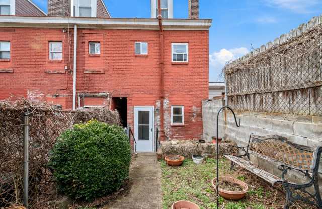 Updated 2 Bed 1 Bath Home With a Loft in Bloomfield - Available NOW! photos photos