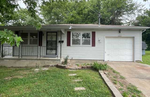 Updated 3 bed/1 bath home! With a 1 car garage! photos photos