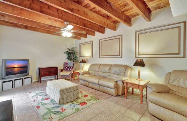 1558 Shaker Circle Gallery 2