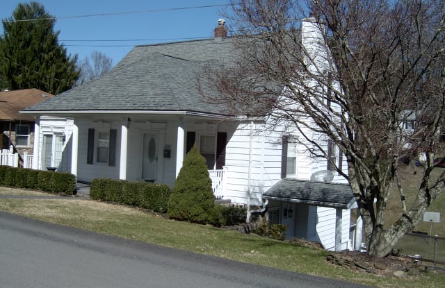 180 Circle Dr - 180 Circle Drive, Fairmont, WV 26554