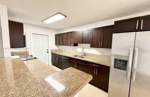 1540 SW 5th Pl photos photos