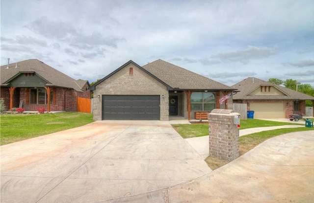 3-Bedroom Home with a Storm Shelter and Solar Panels!!!! Gallery 1