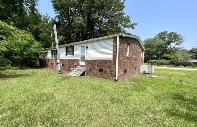 505 North Lincoln Street - 505 North Lincoln Street, Benson, NC 27504