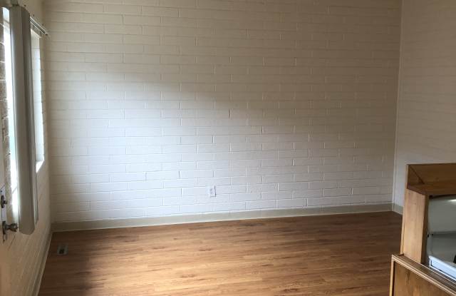 2350 Emporia St Gallery 3