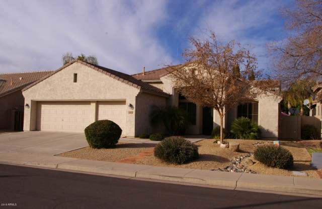 320 W ROADRUNNER Drive - 320 West Roadrunner Drive, Chandler, AZ 85286