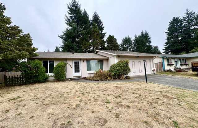 Spacious 3-Bedroom Home with Large Deck photos photos