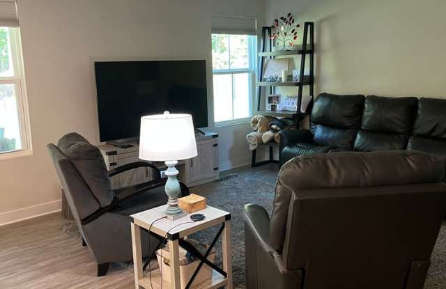 3 bed 2 bath rental in Village Oaks Subdivision close proximity to Lake Monticello photos photos