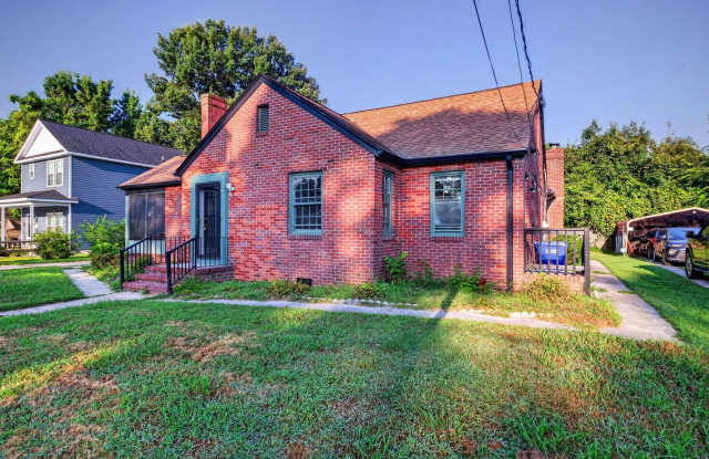 Charming 5-Bedroom Brick Home on Spacious Lot in Suffolk Gallery 3