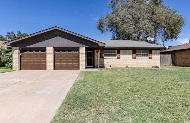Beautifully Updated Home Near Shopping, Dining and Entertainement!! Gallery 2