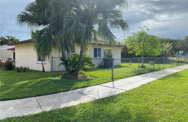 10970 SW 165th Ter Gallery 2