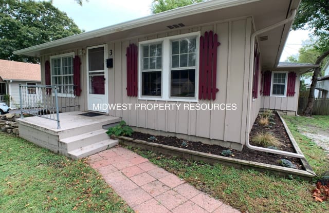 3 NE Green St - 3 Northeast Green Street, Lee's Summit, MO 64063