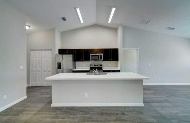 1733 Southwest Open View Drive Gallery 4