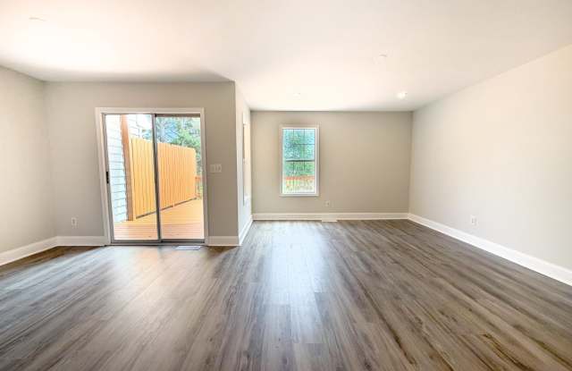 672 RIPPLEBROOK Drive Gallery 4