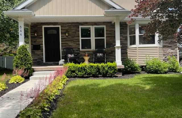 GORGEOUS 3 BED 3 BATH BUNGALOW IN PLYMOUTH ----- 844 ROSS ST. photos photos
