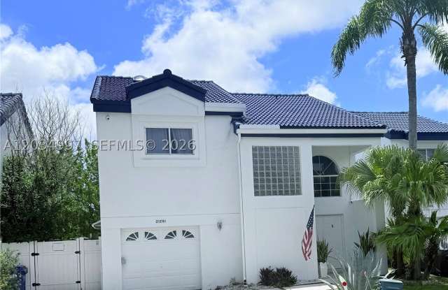 21251 NE 3rd Ct Gallery 3