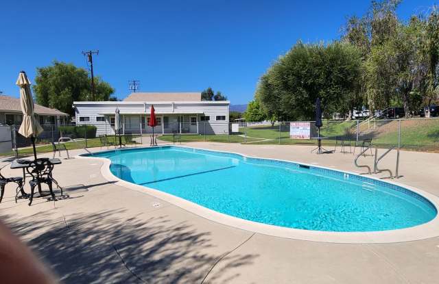 Beautifully Upgraded 2 Bedroom / 1 Bathroom Home Near the Lake – 55+ Community Gallery 4
