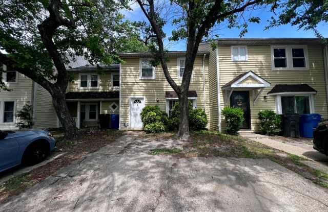 Charming Townhome in the Heart of Virginia Beach photos photos