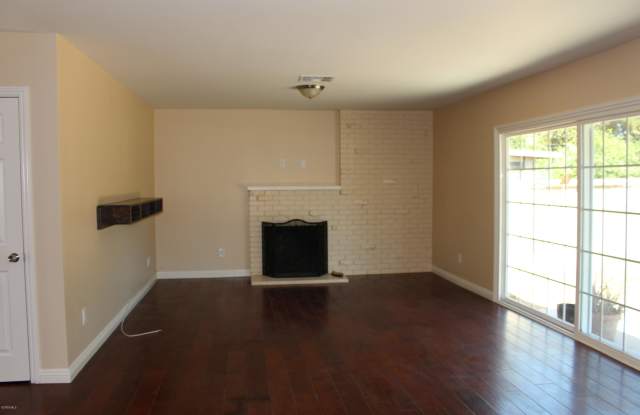 19553 Gault Street Gallery 2