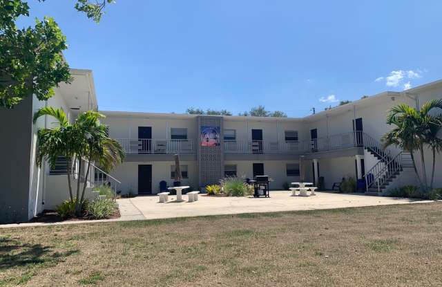 Lovely 2/1 apartment - First Floor  ***** $1 on a first Month’s rent with approved credit ***** photos photos