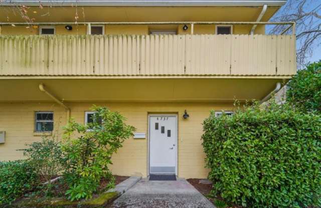 4737 40th Ave NE photos photos