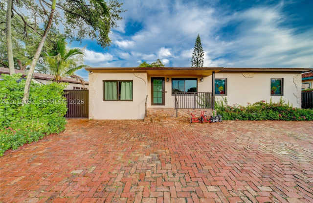 6631 Tamiami Canal Rd photos photos