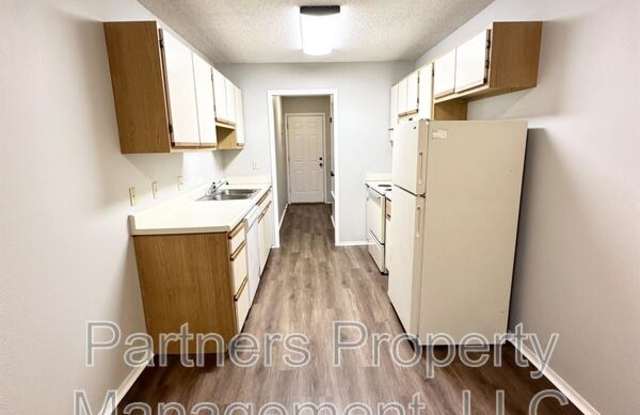5704 Sara Street - A Gallery 4
