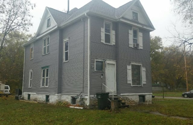 441 Cottage St - 441 Cottage Street, Waterloo, IA 50703