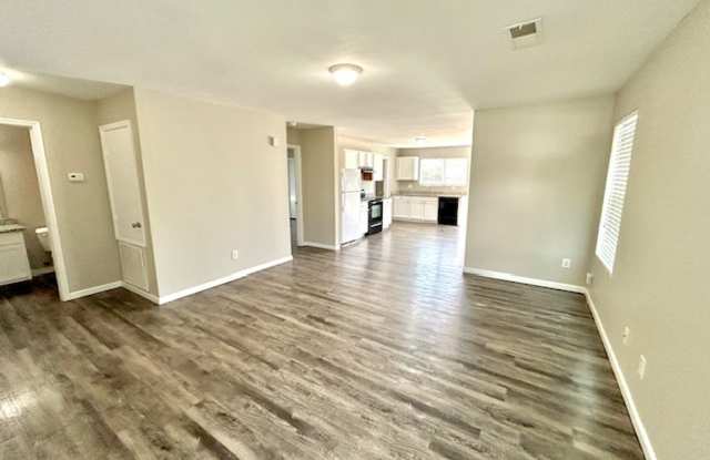 Cozy 3 Bedroom Home in Convenient Huntsville Location Gallery 3