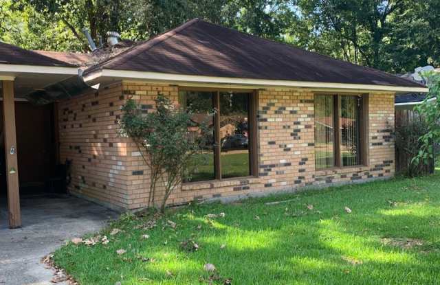 Great yard for entertaining.... - 1625 Southland Court, Village St. George, LA 70810