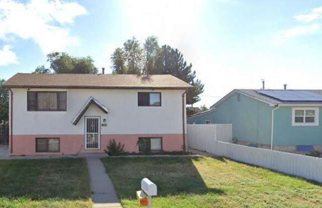 ALL PROSPECTIVE TENANTS MUST SUBMIT A $58NON-REFUNDABLE APPLICATION FEE PER APPLICANT ONLINE AND BE PRE-QUALIFIED PRIOR TO ANY SHOWINGS photos photos