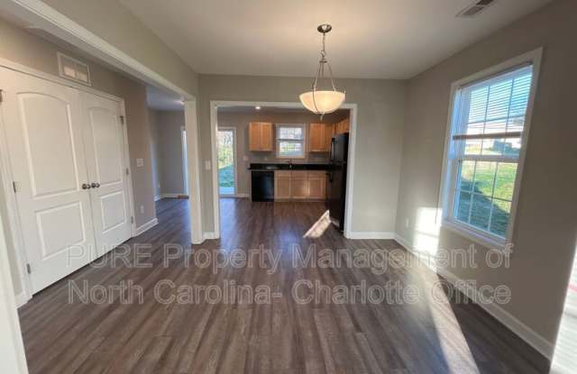 215 N Oak St photos photos