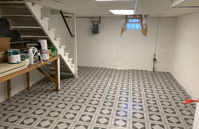2013 Whistler Avenue Gallery 2