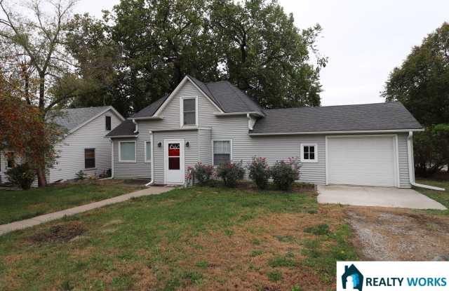 Enchanting Three Bed One and a Half Bath - 4605 Lowell Avenue, Lincoln, NE 68506