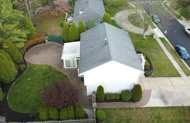 4 MILLBANK LN Gallery 2
