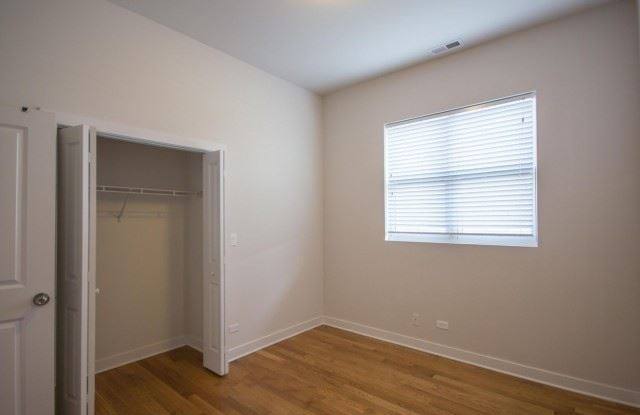 1952 W Erie St 1W Gallery 2