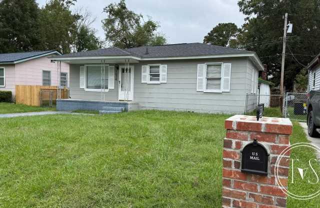 RATE DROP ALERT (was $1600/month)! photos photos RATE DROP ALERT (was $1600/month)! photos photos