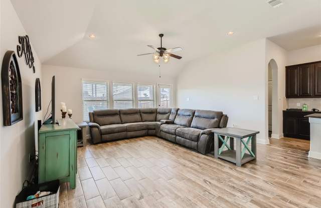 1025 Colonial Drive Gallery 4