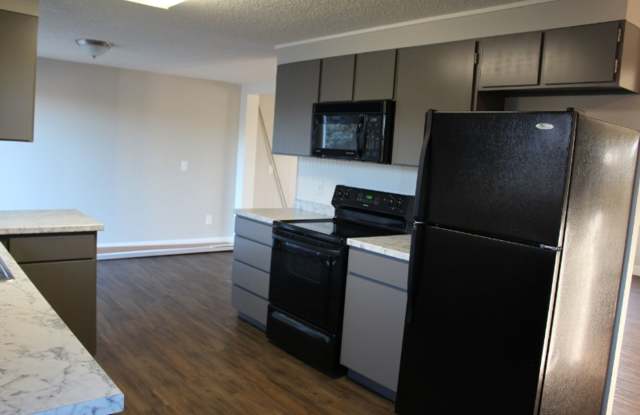 3 Bed, 2 Bath Pet Friendly in the Heights Gallery 4