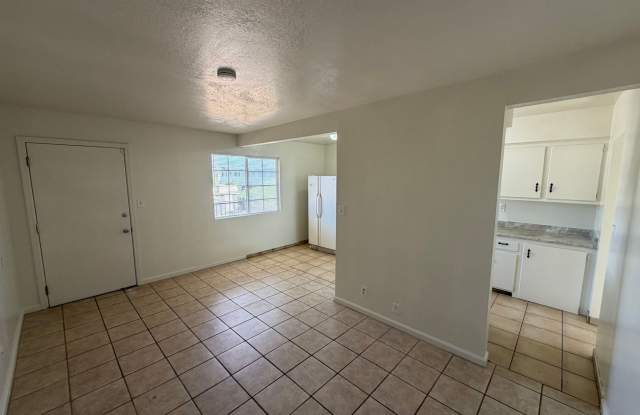 311 E. McElhaney Avenue Apartments Gallery 3