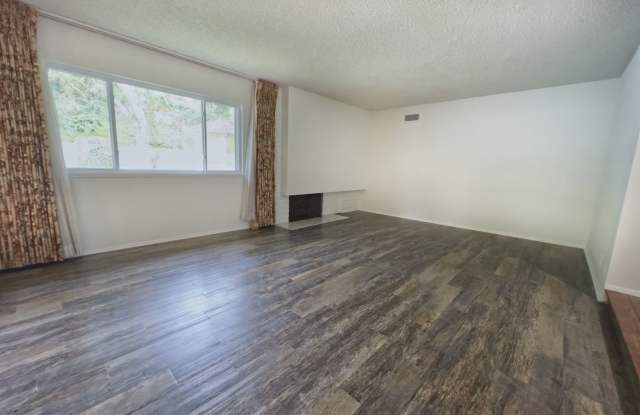 Welcome to your dream home in the tranquil Tarzana Hills! OFFERING HALF OFF THE FIRST MONTH MOVE-IN SPECIAL! Gallery 4