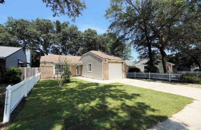 Great Niceville Location near Schools and NWFSC photos photos