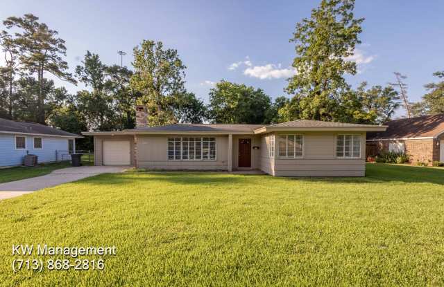 Move in ready 3 Bed / 1 bath home in Beaumont!  New pics coming soon! Gallery 1