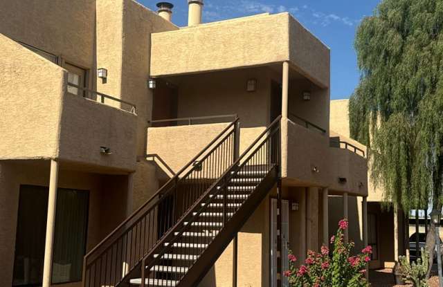 2 BEDROOM UNIT IN CACTUS FLATS IN GLENDALE Gallery 1