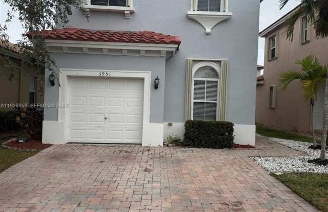 3951 NE 13th Dr photos photos