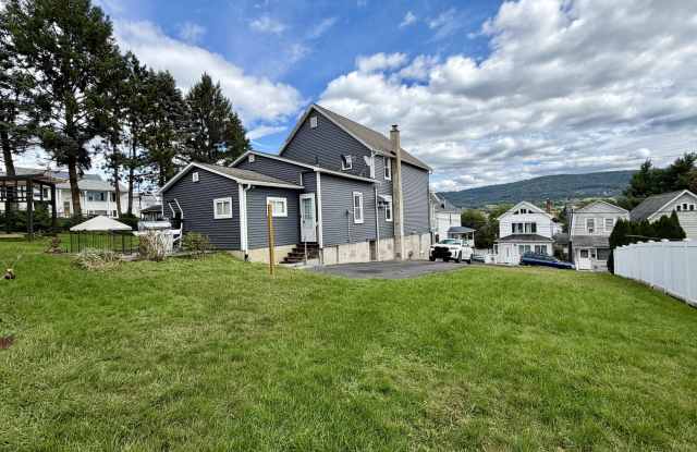217 Noble Lane Gallery 3