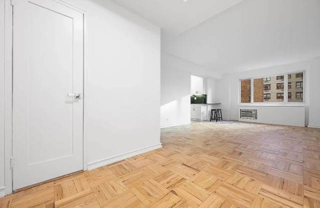 30 W 60th St # 8292 Gallery 2