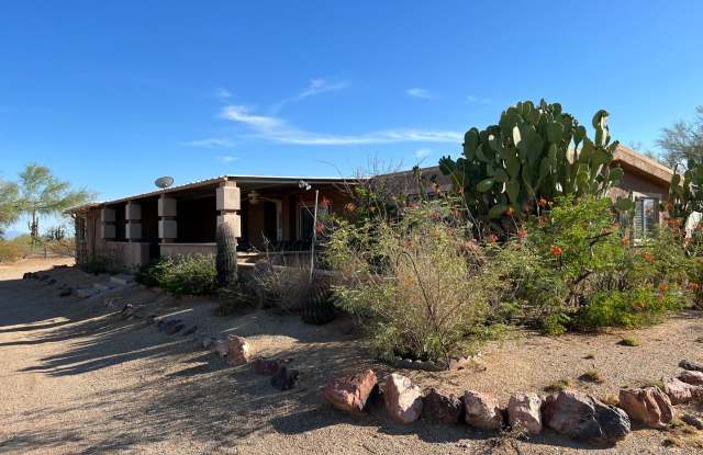 Rental home with horse stables, Rare! photos photos