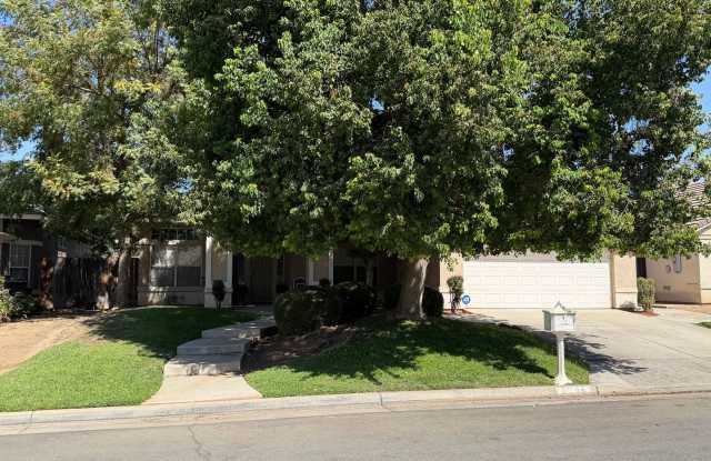 5594 W. Bluff Avenue Gallery 3