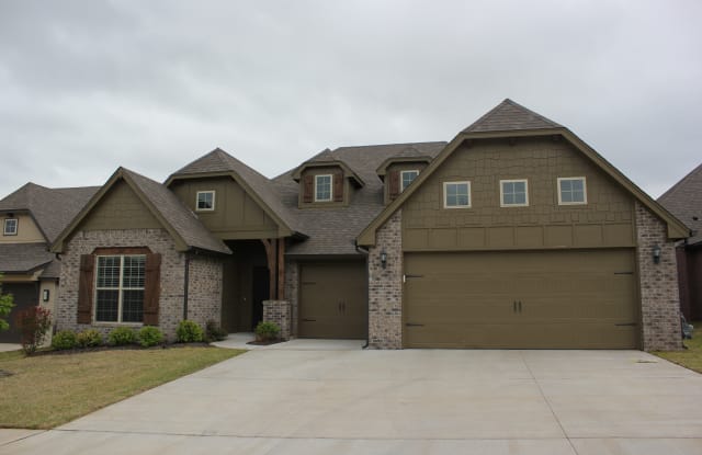 2613 W Tucson Ct - 2613 East 121st Street, Broken Arrow, OK 74011
